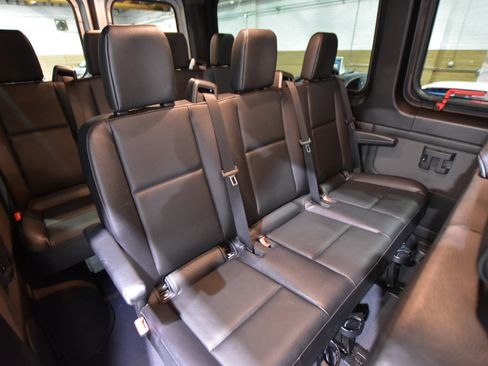 Used 2021 Mercedes-Benz Sprinter 2500 image 42