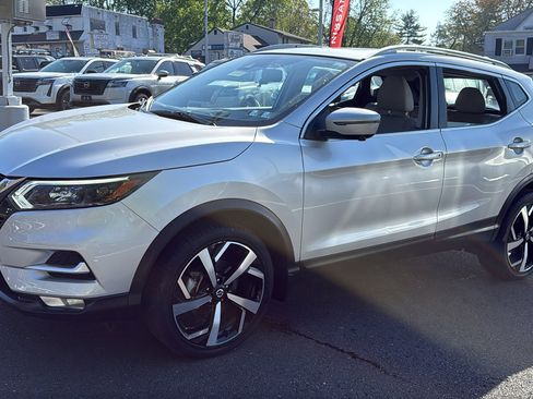 Certified 2021 Nissan Rogue Sport SL w/ Premium Package AWD/4WD image 3