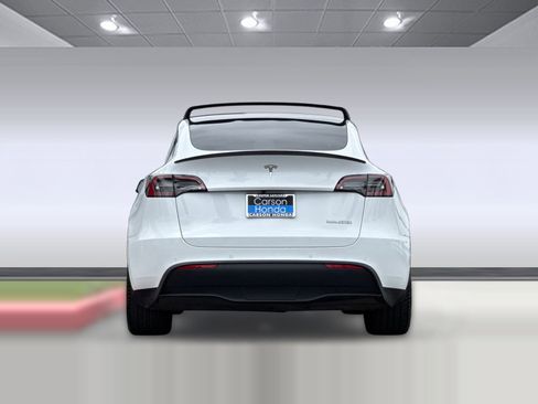 Used 2022 Tesla Model Y Performance AWD/4WD image 9