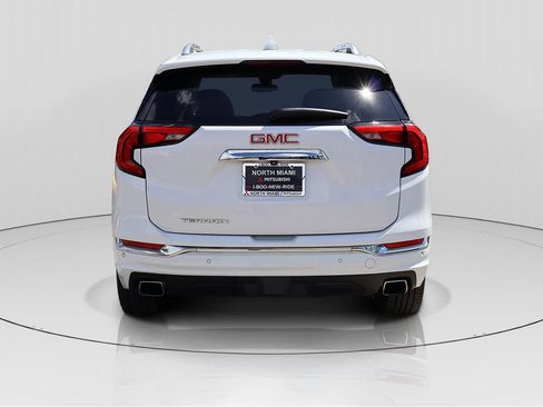 Used 2020 GMC Terrain Denali w/ Denali Premium Package FWD image 6