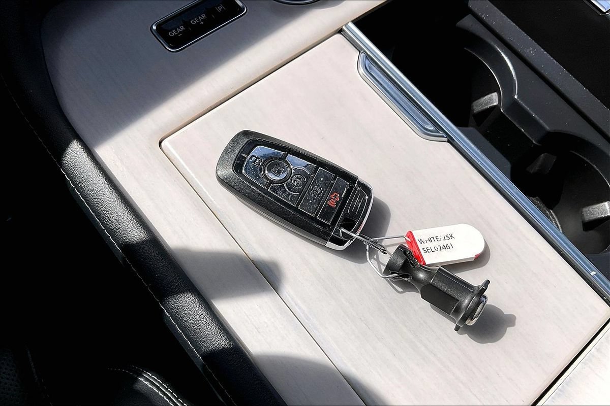 Used 2025 Lincoln Navigator Reserve AWD/4WD image 28