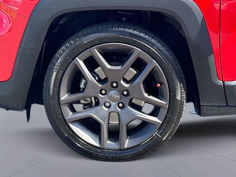 Used 2021 Jeep Renegade Latitude FWD image 11