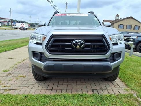 Certified 2022 Toyota Tacoma SR AWD/4WD image 2