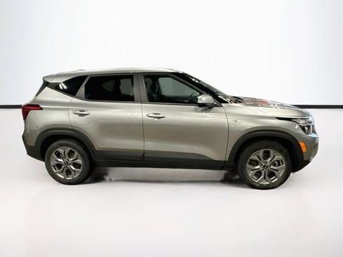Used 2024 Kia Seltos LX AWD/4WD image 8