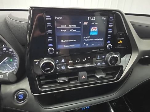 Used 2022 Toyota Highlander XLE image 25