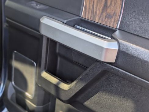 Used 2018 Ford F150 Lariat w/ Equipment Group 502A Luxury image 8