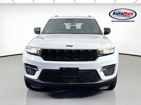 Used 2023 Jeep Grand Cherokee Altitude image 7