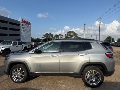 Used 2022 Jeep Compass Latitude AWD/4WD image 5