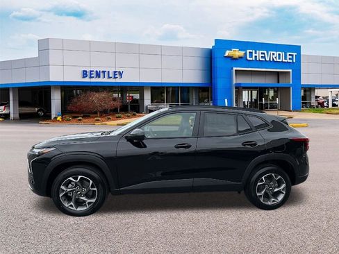 New 2026 Chevrolet Trax LT image 2