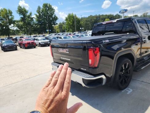 Used 2021 GMC Sierra 1500 SLT w/ SLT Premium Package AWD/4WD image 18