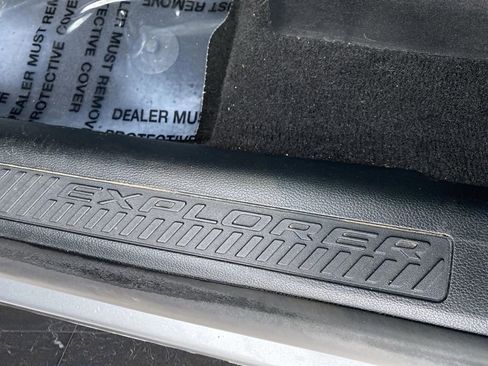 Used 2020 Ford Explorer XLT image 9