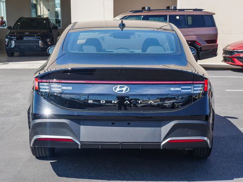 Certified 2025 Hyundai Sonata SE image 3