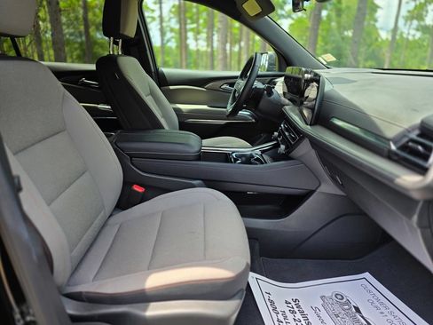 Used 2026 Chevrolet Traverse LT w/ Driver Confidence Package FWD image 24