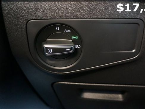 Certified 2021 Volkswagen Tiguan SE image 27