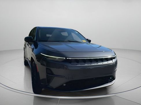 Used 2025 Jeep Wagoneer S Launch Edition image 4