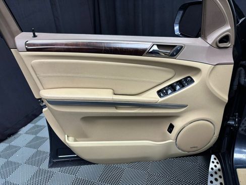 Used 2010 Mercedes-Benz GL 550 4MATIC image 22