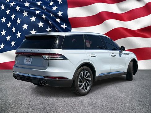 Used 2025 Lincoln Aviator 2WD image 5