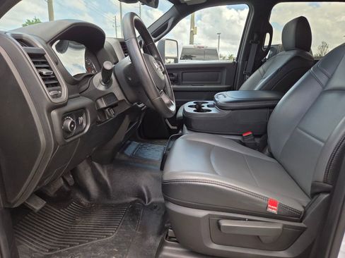 Used 2025 RAM 3500 Tradesman w/ Chrome Appearance Group AWD/4WD image 26
