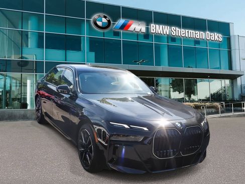 New 2026 BMW 740i image 3