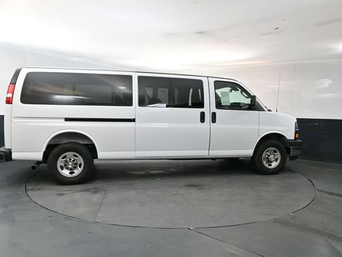Used 2025 Chevrolet Express 3500 LT w/ LT Preferred Equipment Group RWD image 6