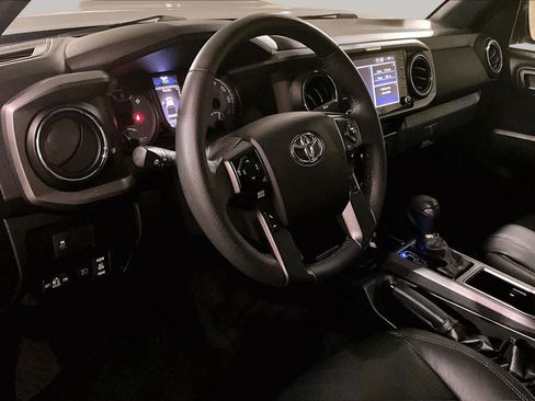 Used 2021 Toyota Tacoma TRD Sport w/ TRD Premium Sport Package AWD/4WD image 17