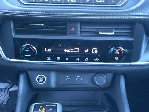 Used 2023 Nissan Rogue SV image 12