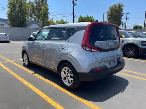 Used 2022 Kia Soul LX w/ Technology Package FWD image 4