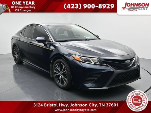 Used 2018 Toyota Camry SE w/ Convenience Package FWD image 1