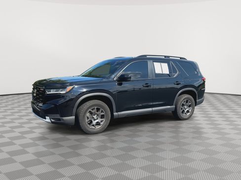 Used 2024 Honda Pilot TrailSport image 4