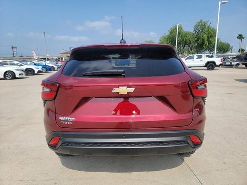Used 2025 Chevrolet Trax LS w/ Driver Confidence Package FWD image 6