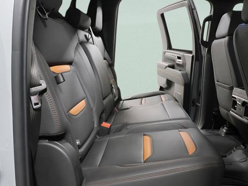 Used 2025 GMC Sierra 2500 AT4 w/ AT4 Premium Plus Package image 27