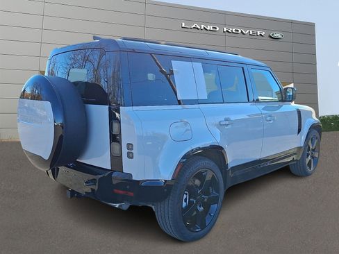 New 2026 Land Rover Defender 110 X-Dynamic SE image 2