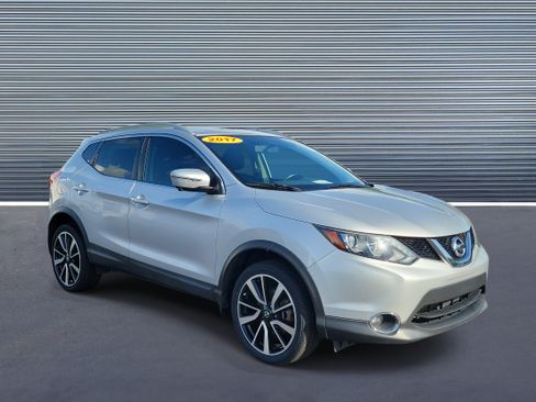 Used 2017 Nissan Rogue Sport SL FWD image 2
