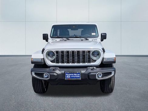 Used 2025 Jeep Wrangler Unlimited Sahara AWD/4WD image 2
