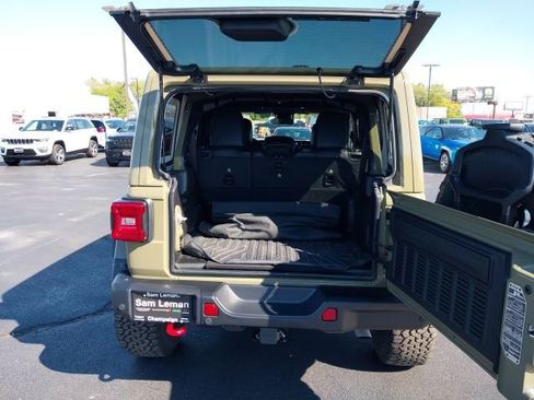 Used 2025 Jeep Wrangler Unlimited Rubicon image 25