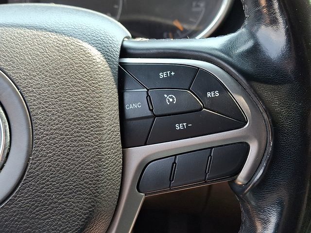 Used 2020 Jeep Grand Cherokee Laredo AWD/4WD image 21
