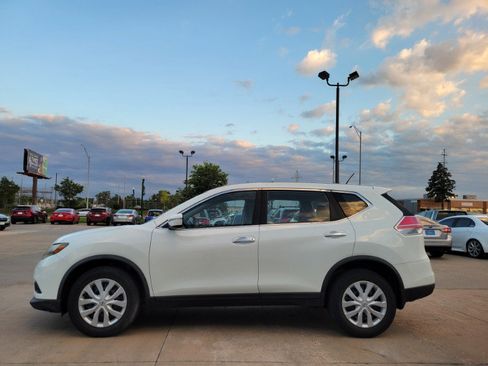 Used 2015 Nissan Rogue S FWD image 4