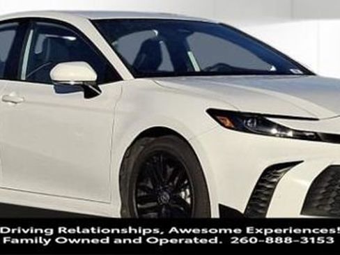 Used 2025 Toyota Camry SE image 8