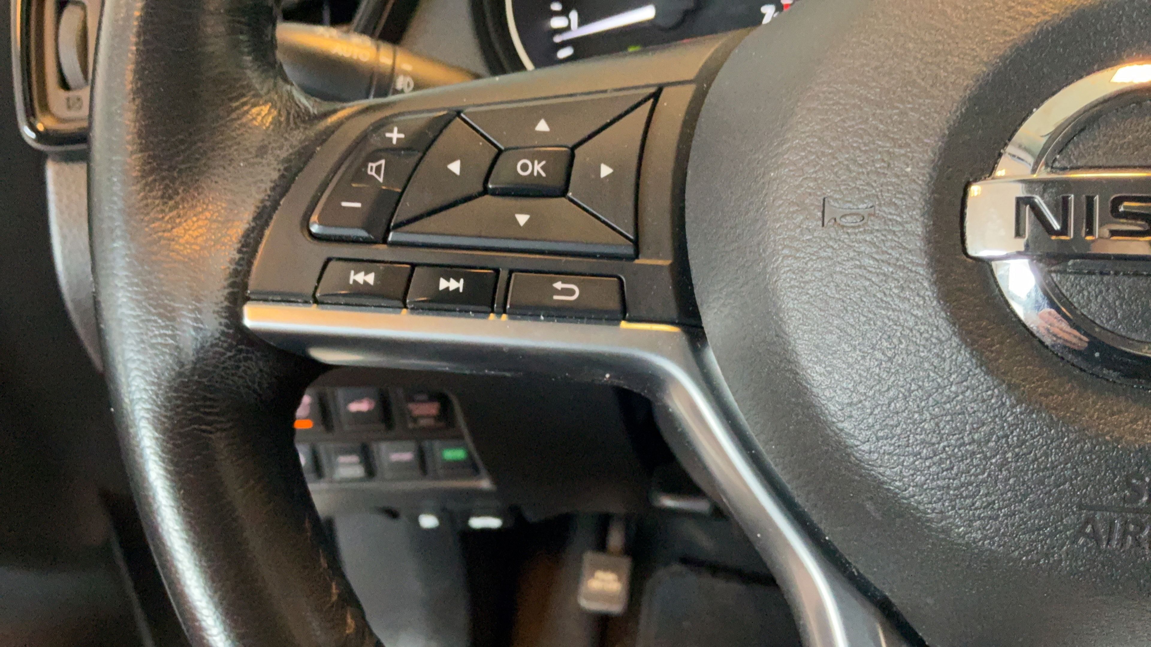 Used 2017 Nissan Rogue SL AWD/4WD image 16