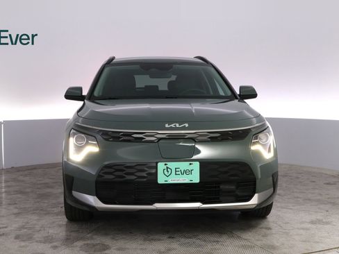 Used 2025 Kia Niro Wind w/ Wind Preserve Package FWD image 12