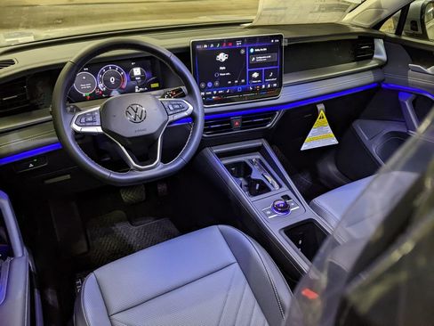 New 2026 Volkswagen Tiguan SE image 12