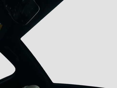 Used 2025 Mercedes-Benz GLC 300 4MATIC image 24