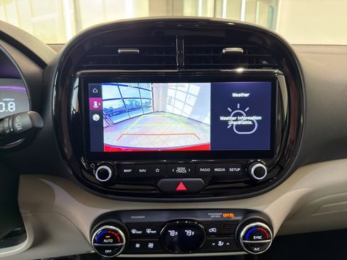 Certified 2024 Kia Soul EX image 13