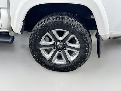 Certified 2019 Toyota Tacoma Limited image 9