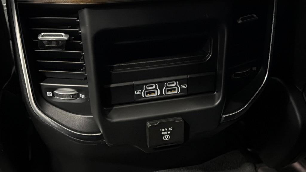 Used 2022 RAM 1500 Laramie AWD/4WD image 17