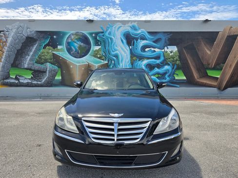 Used 2013 Hyundai Genesis 3.8 w/ Technology Pkg RWD image 4