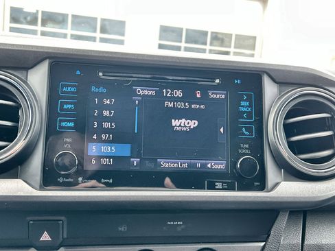 Used 2019 Toyota Tacoma TRD Off-Road image 18