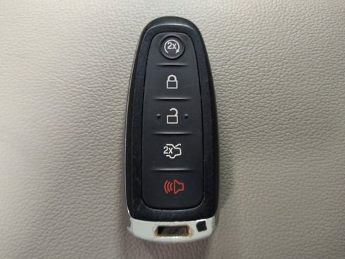 Used 2017 Ford Escape Titanium image 32