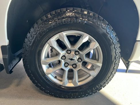 Used 2022 Chevrolet Silverado 1500 RST w/ Convenience Package II AWD/4WD image 10