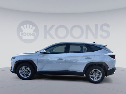 Used 2025 Hyundai Tucson SE FWD image 2